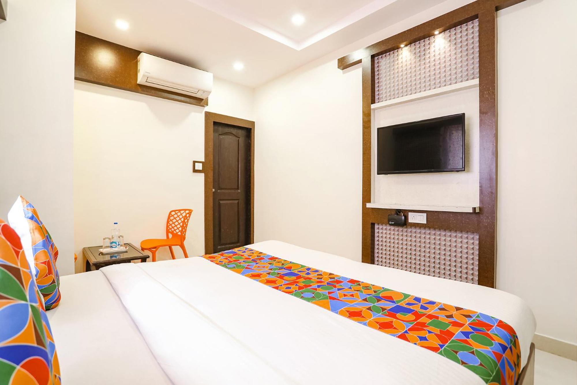 Fabexpress Geet Residency Hotel